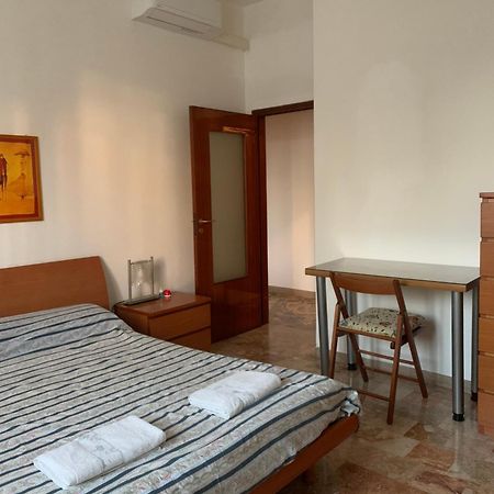 Comfortable Apartament 2 Bedroom Suitable 2-5 Pax Болонья Екстер'єр фото
