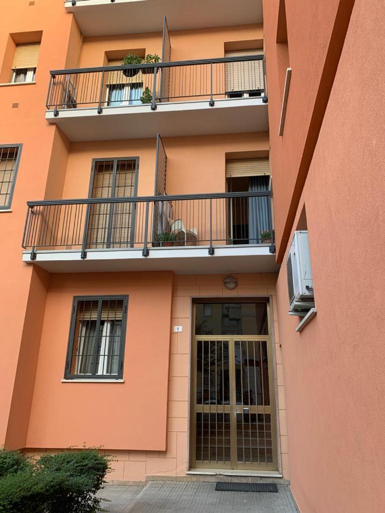 Comfortable Apartament 2 Bedroom Suitable 2-5 Pax Болонья Екстер'єр фото